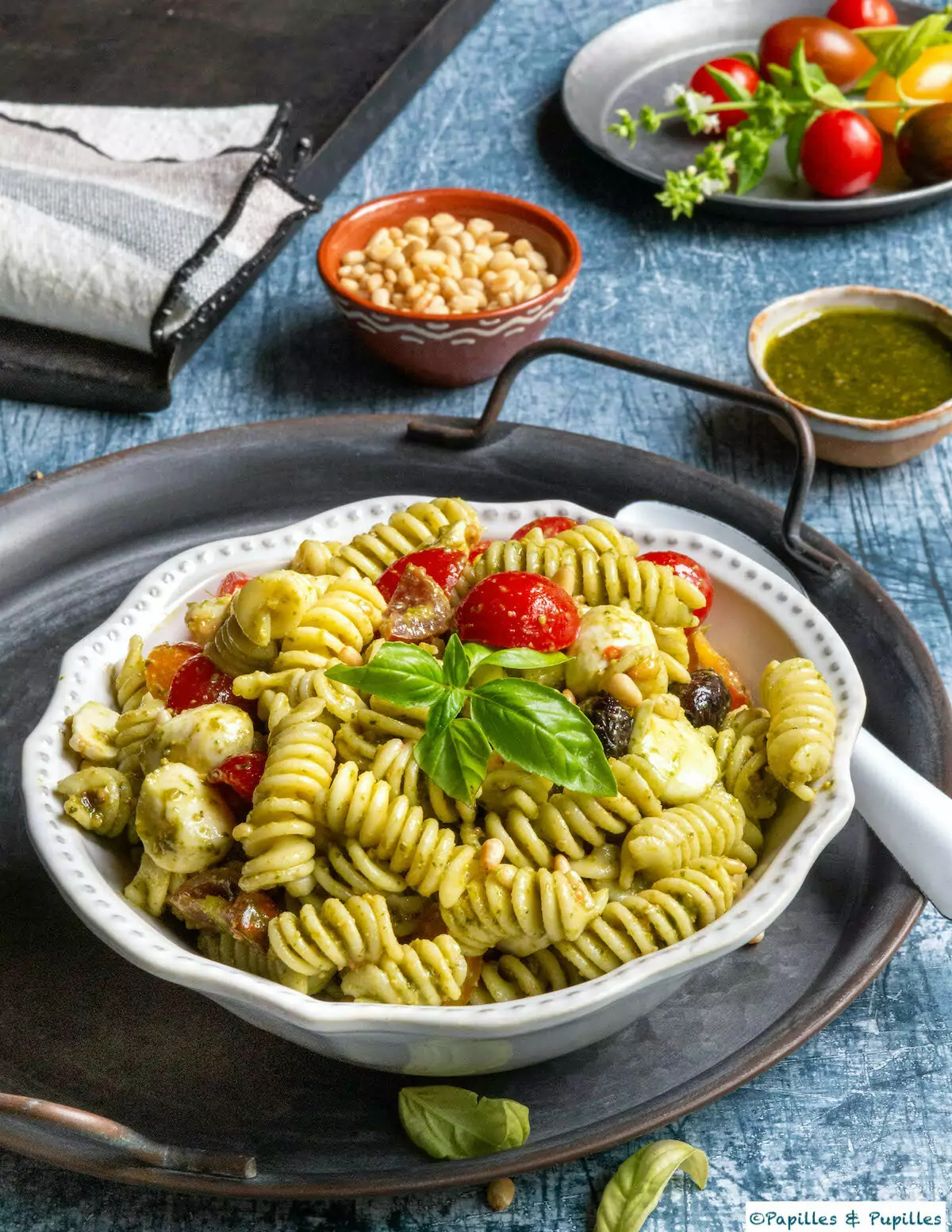 Pâtes au pesto et tomates cerises